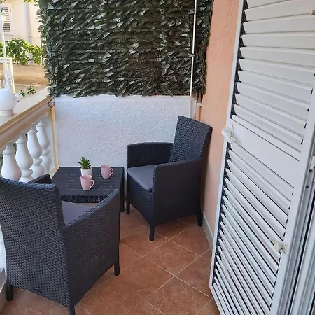 Apartment And Vikeli *