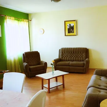 And Vikeli Apartment *