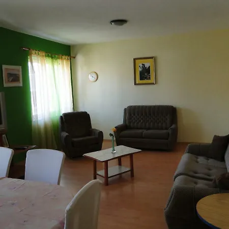 Apartment And Vikeli *